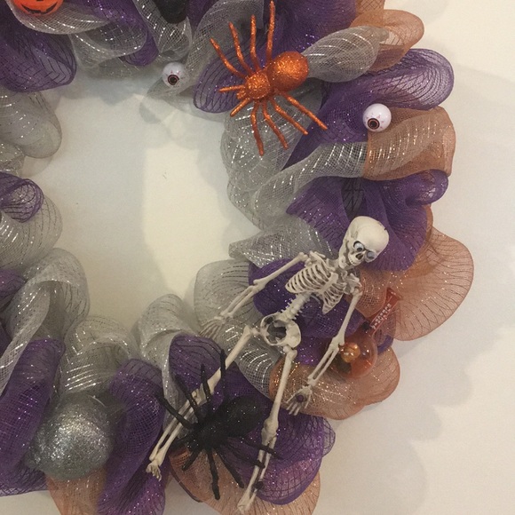 Halloween light-Up skull Wreath Spooky Fun 33 x 31 - Picture 5 of 7